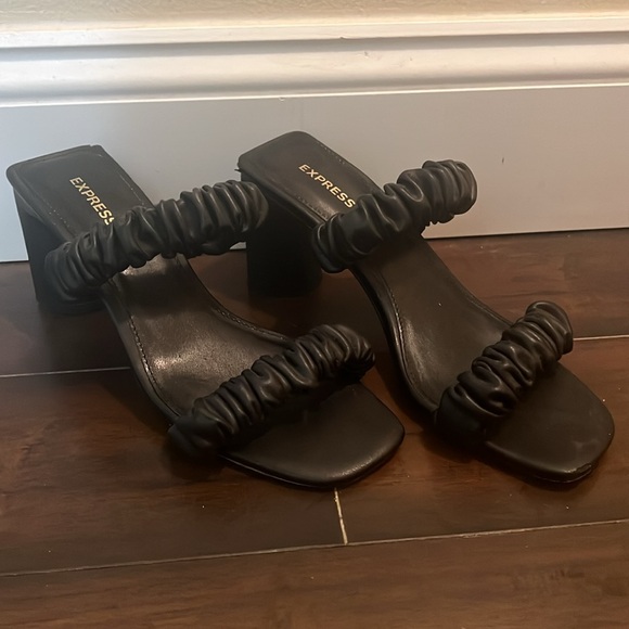 Express Ruched Double Band Heeled Sandals Black - Picture 6 of 7